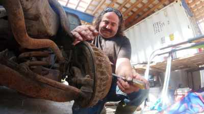 - There's no glass in the car.
- Yeah. - Rust Valley Restorers