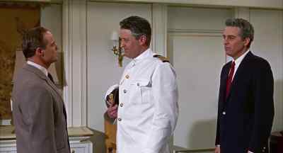 There's no lock on this door. - A Countess from Hong Kong