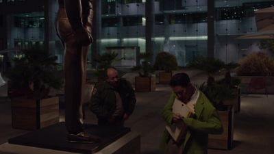 There's no loitering here. - Twin Peaks