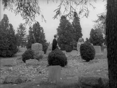 There's no one around. - Night of the Living Dead