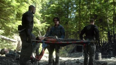 There's no one else
in there. - The 100