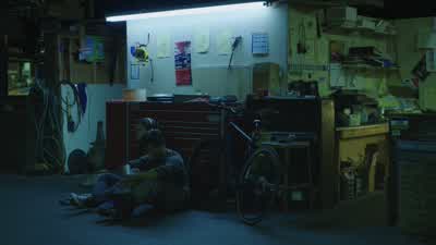 ♪ There's no other weight this kind ♪ - 13 Reasons Why