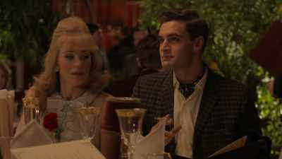 There's no prices - on the menu.
- Oh, no, please, - Funny Woman