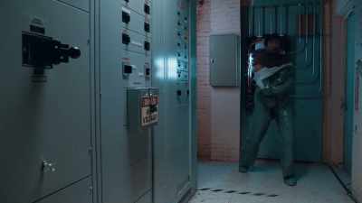 There's no way he can get in. - Alien Warfare