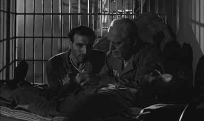 There's not much bleeding. - Birdman of Alcatraz