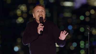 There's not supposed to be
bands with glasses. - Colin Quinn & Friends: A Parking Lot Comedy Show