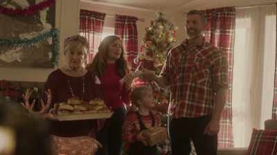 There's
nothing on top of the tree, - A Very British Christmas