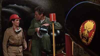 - There's nothing there.
- You're certain? - Battle Beneath the Earth