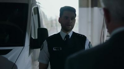 There's another officer
waiting down the road. - Wentworth
