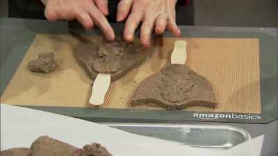 There's only one cookie
decorator not making
it to round two, - Halloween Cookie Challenge