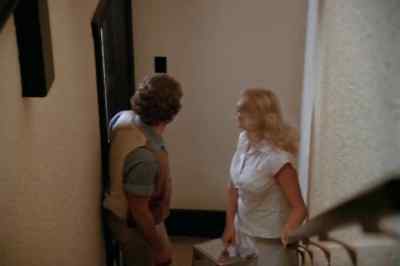 - There's only one more floor. - Ants!