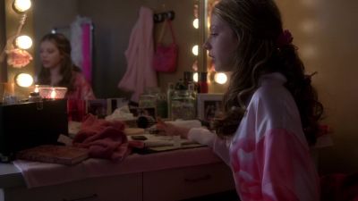 THERE'S ONLY ONE THING THAT
WILL MAKE ME FEEL BETTER. - Six Feet Under