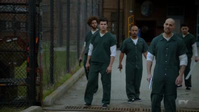 There's our ride. - The Strain