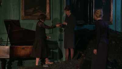 There's pansies, that's for thoughts. - Great British Theatre
