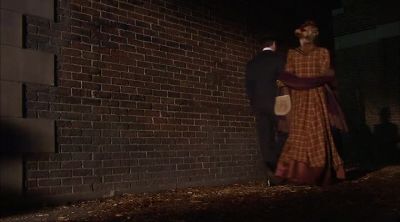There's somebody following us. - Murdoch Mysteries