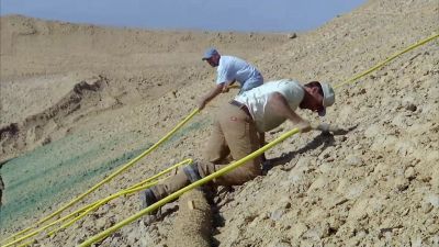 THERE'S SOMETHING
ABOUT HAVING A BIG HOSE - Dirty Jobs