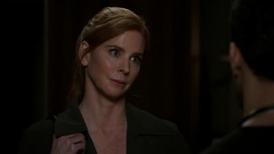 There's something wrong
with my hand, Crockett. - Chicago Med