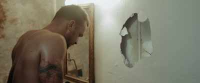 - There's something wrong with you.
- Jack Kenneth. - The Shadow Effect