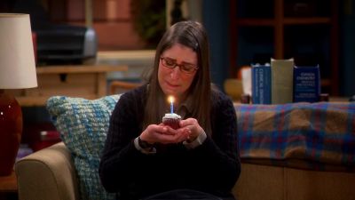♪ There's tears in the frosting ♪ - The Big Bang Theory