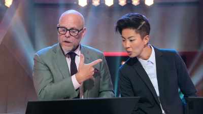 -There's the twist.
-He's trying to... - Iron Chef: Quest for an Iron Legend