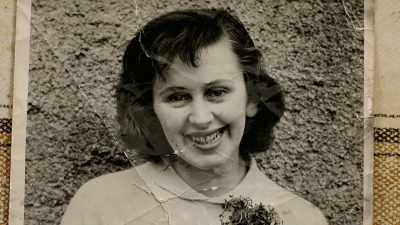 Therese MacGowan: [singing]
♪ In the day ♪ - Crock of Gold: A Few Rounds with Shane MacGowan