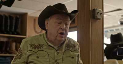 These ain't baseball caps, you understand?
These are investments. - Little America