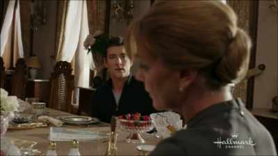 - These are classy.
- Okay, let's see. - A Royal Winter