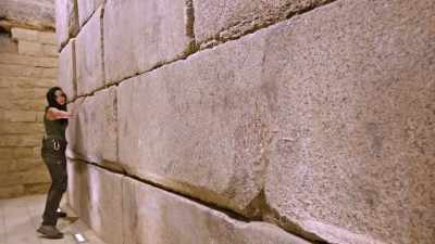 These aren't small pieces of brick. - Tutankhamun: Secrets of the Tomb