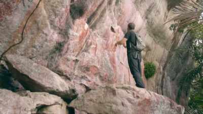 THESE CAVES WERE PAINTED
AT ALMOST EXACTLY THE SAME TIME - Lost Cities of the Amazon