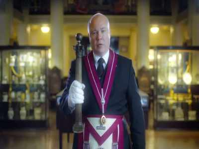 These columns are either up or down - Inside the Freemasons