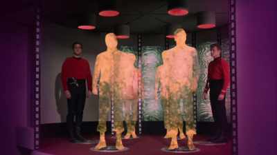 These discs
that they stand on -- - James Cameron's Story of Science Fiction