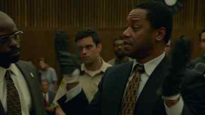 These gloves are too small. - American Crime Story