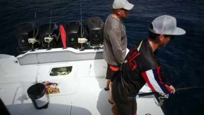 These guys are using
a little bit different gear, - Deadliest Catch: Bloodline