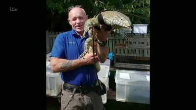 'These lizards have been known - Britain's Tiger Kings - On the Trail with Ross Kemp
