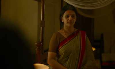 These people were playing police-thief. - Meenakshi Sundareshwar