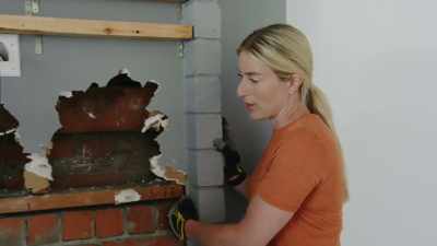 - These pieces are integrated into the chimney.
- Right. - Help! I Wrecked My House