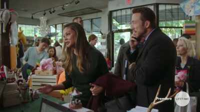 These poor clerks are super busy - A Twist of Christmas