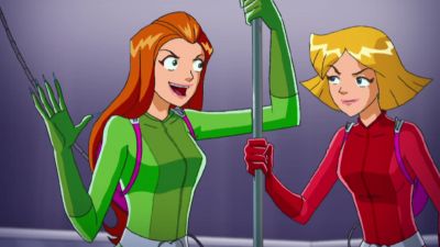 These retractable
razor faux nails - Totally Spies!