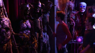 These theme parks aren't that scary. - Fuller House