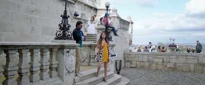 These tourist spots look the same.
How will we find the café? - Jab Harry Met Sejal
