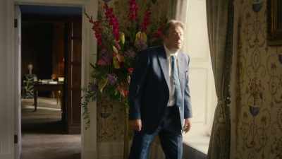These windows need replacing. - Murder in Provence
