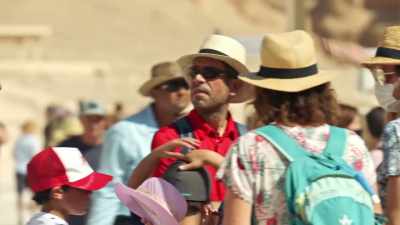 They were all around it,
they were encircling it, - Tutankhamun: Secrets of the Tomb
