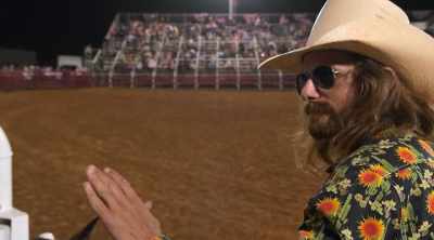 They all buck. Mark her out and lift. - How to Be a Cowboy