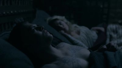 They are attacking
the walls again. - Vikings