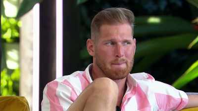 >> THEY ARE BORING. - Love Island
