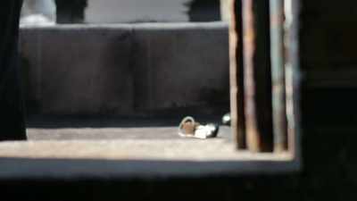 They are clearly 
women's shoes, - New York Homicide