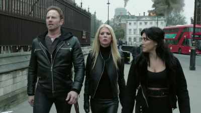They are reliable friends. It quickly -Tehdään. - Sharknado 5: Global Swarming