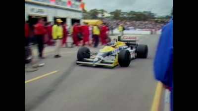They brought Piquet into the pit, - Williams & Mansell: Red 5