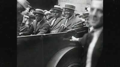 They burned down
Black Wall Street. - Hip Hop Uncovered