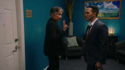 They can't live here.
Maximum occupancy is two. - Mr. Manhattan